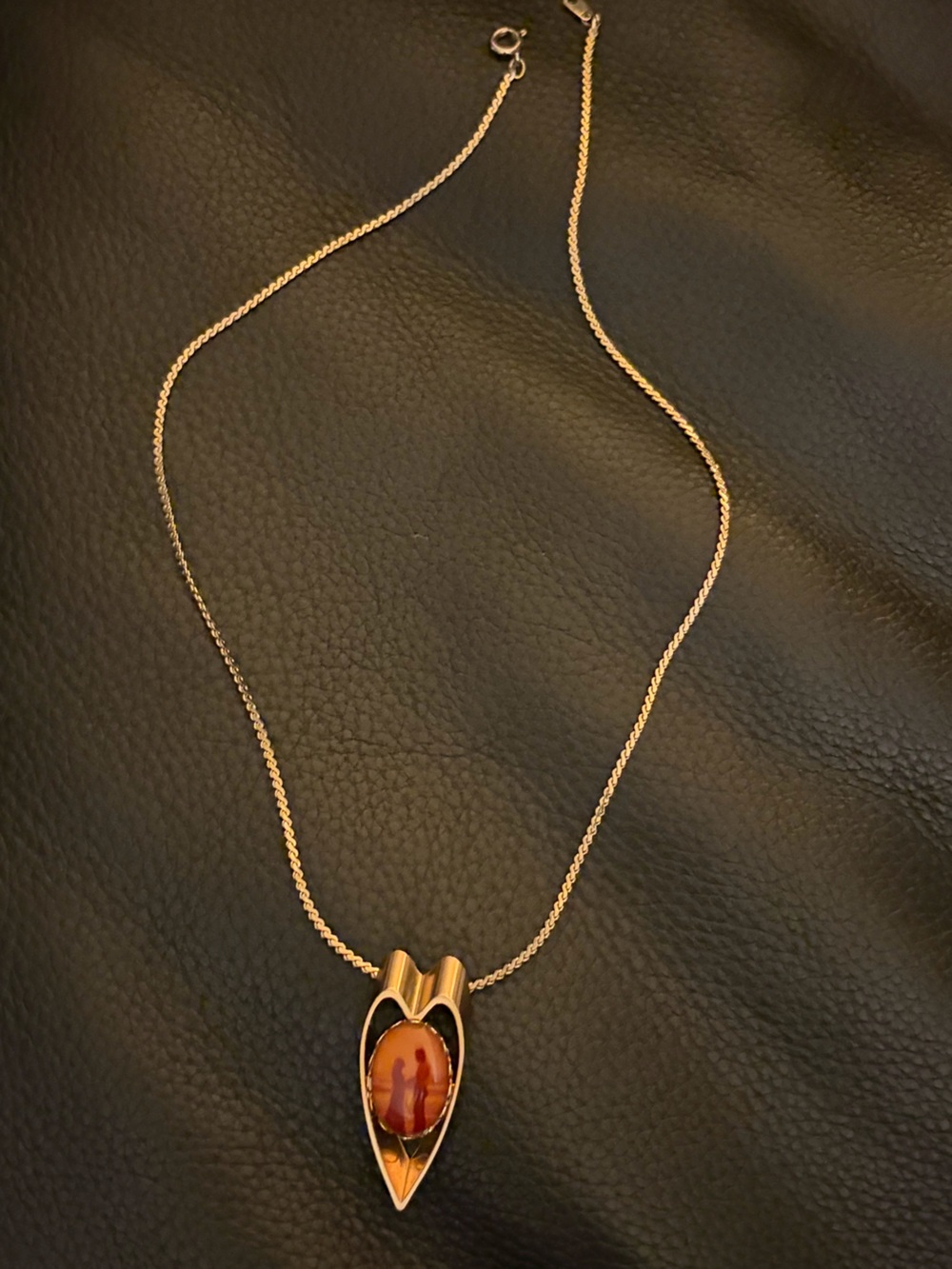 ROMANTIC LOVERS ETERNAL MOMENT INTAGLIO CABOCHON GOLDEN HEART PENDANT NECKLACE